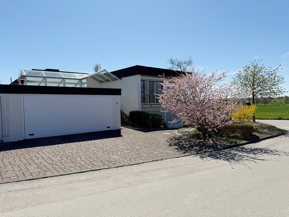 Ansicht mit Doppelgarage Einfamilienhaus Herrenberg / Oberjesingen