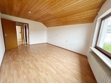 Schlafzimmer Lorch: Attraktives, ger�umiges 2-Fam.-Haus mit  Einliegerbereich  und 2 Garagen in H�henlage
