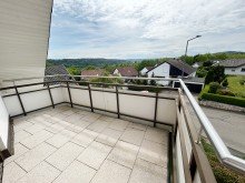 DG-Balkon mit Aussicht Lorch: Attraktives, ger�umiges 2-Fam.-Haus mit  Einliegerbereich  und 2 Garagen in H�henlage