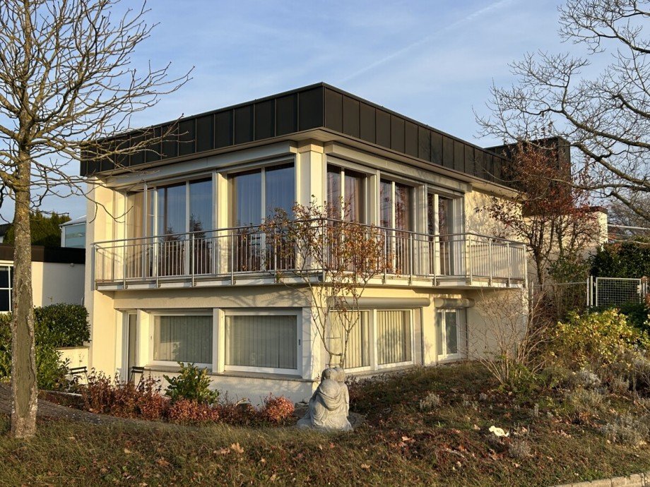 Viele Fenster - lichtdurchflutete R�ume Einfamilienhaus Herrenberg / Oberjesingen