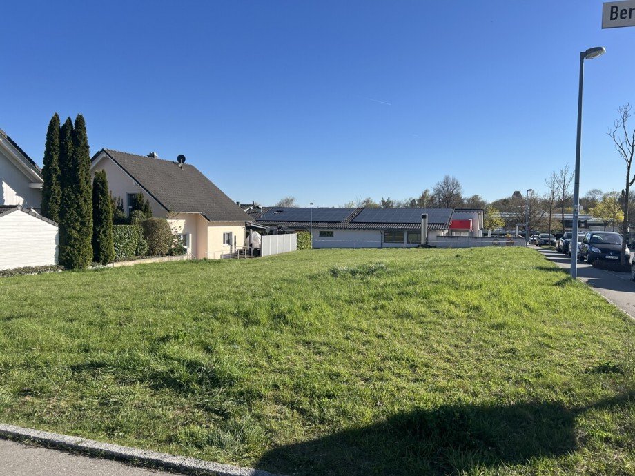 Blick auf den Bauplatz Doppelhaush�lfte G�rtringen