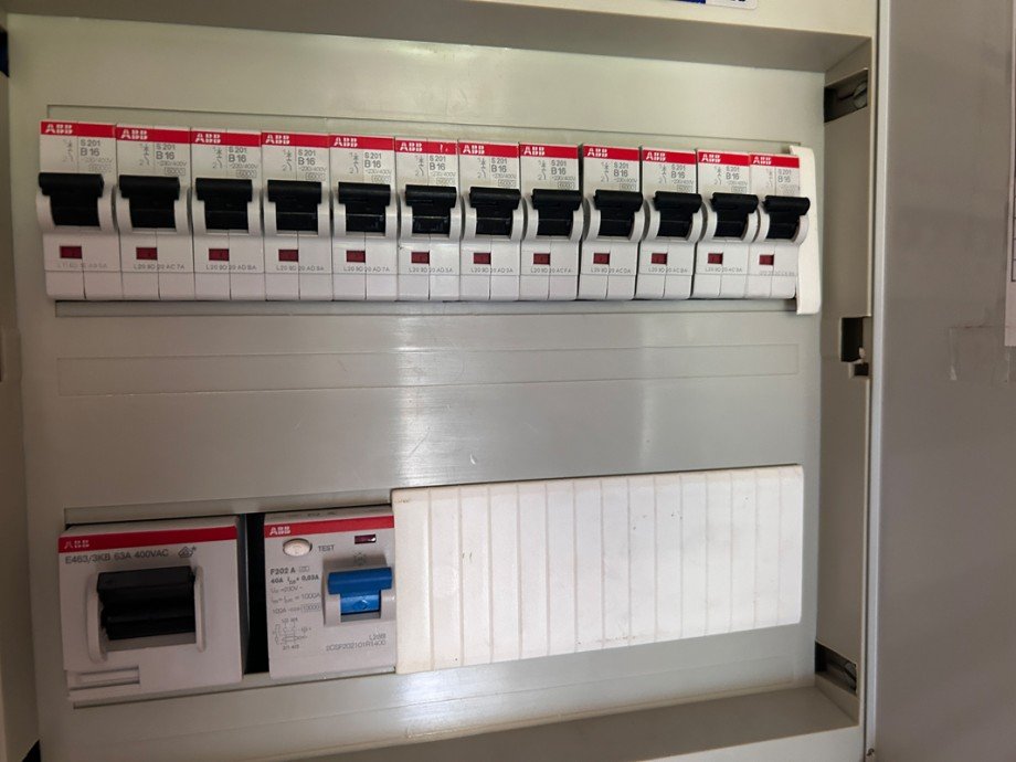 Erneuerte Elektrik Erdgeschosswohnung Stuttgart / Obert�rkheim