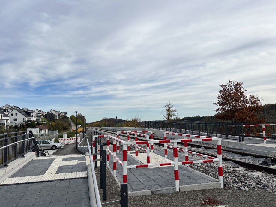 Bahnhof Doppelhaush�lfte Ostelsheim