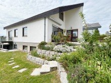 Au�enansicht S�dseite Lorch: Attraktives, ger�umiges 2-Fam.-Haus mit  Einliegerbereich  und 2 Garagen in H�henlage