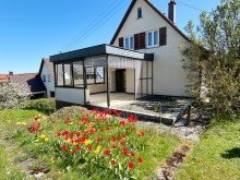Ansicht mit gro�er Terrasse Gartenparadies in Renningen-Malmsheim: Herrlich gelegenes EFH mit Sonnenterrassen und 2 Garagen