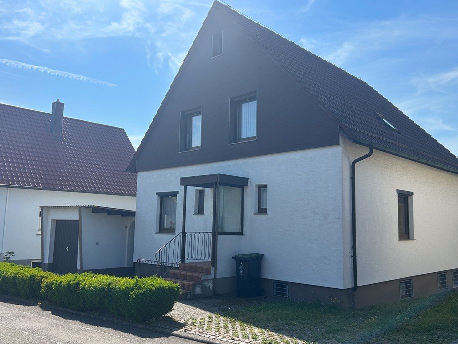 Hauseingangsseite Einfamilienhaus Nufringen
