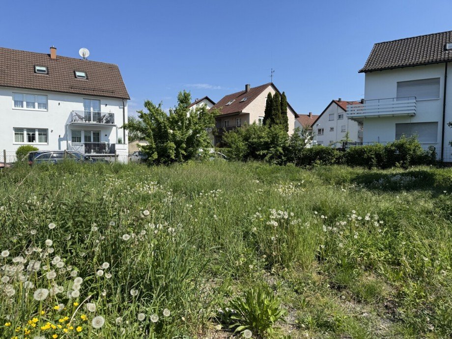 Blick auf den Bauplatz Doppelhaush�lfte Filderstadt / Bonlanden