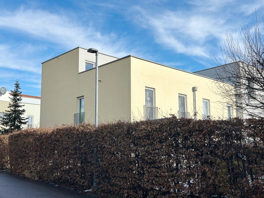 Hausansicht Seite 1 Reiheneckhaus Ditzingen