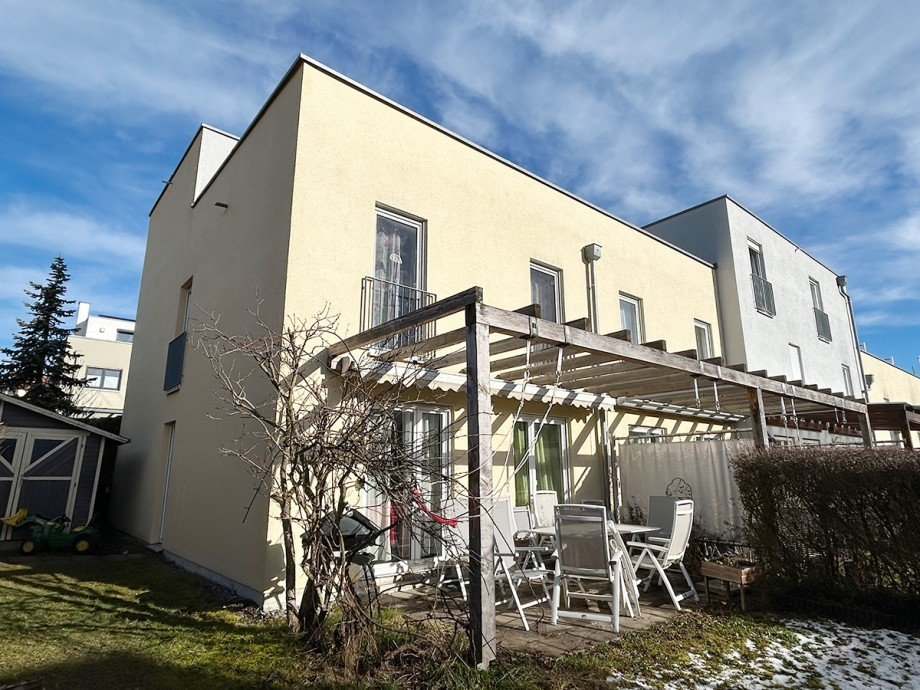Hausansicht mit Terrasse Reiheneckhaus Ditzingen
