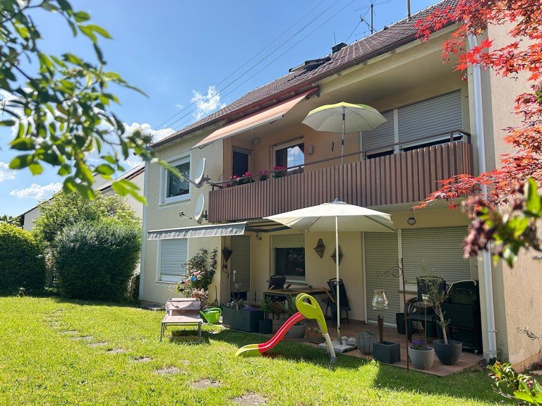Ansicht Neuhausen auf den Fildern Mehrfamilienhaus Neuhausen: Gepflegtes 3 Fam.-Haus in ruhiger Lage, mit Terrasse, Balkonen, Garten, 2 Garagen