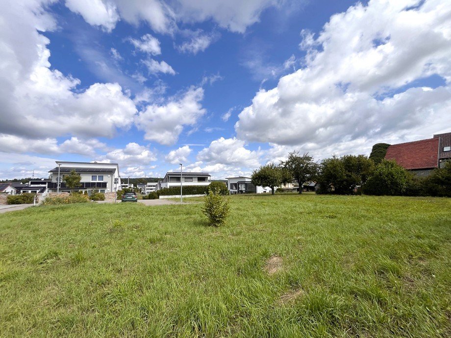 Blick auf Bauplatz Doppelhaush�lfte G�rtringen