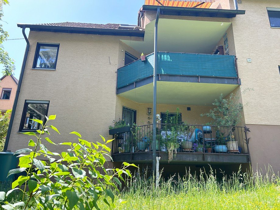 Geb�udeansicht mit Balkon Erdgeschosswohnung Stuttgart / Birkach