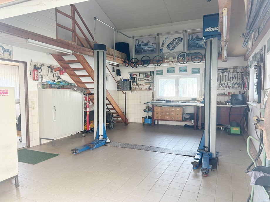 ... mit Hebeb�hne Einfamilienhaus Nufringen