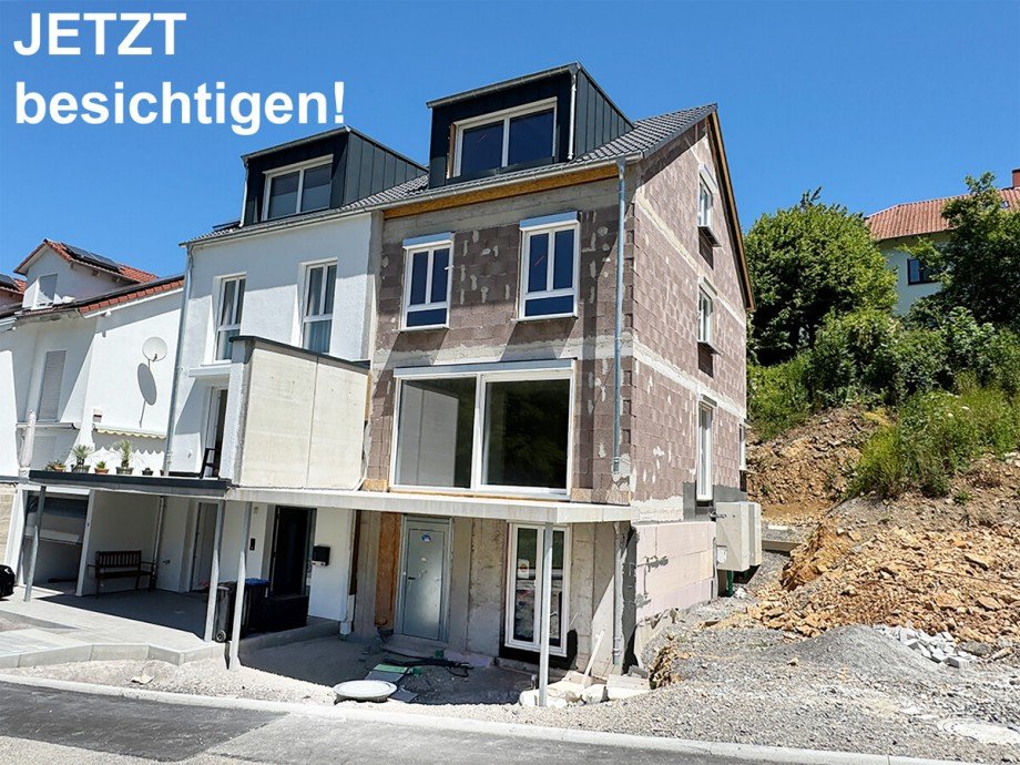 Blick auf den Rohbau Doppelhaush�lfte Weissach