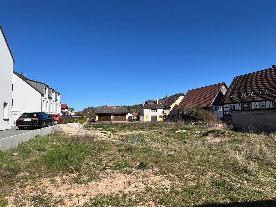 Blick auf Bauplatz Doppelhaush�lfte Weil im Sch�nbuch / Breitenstein