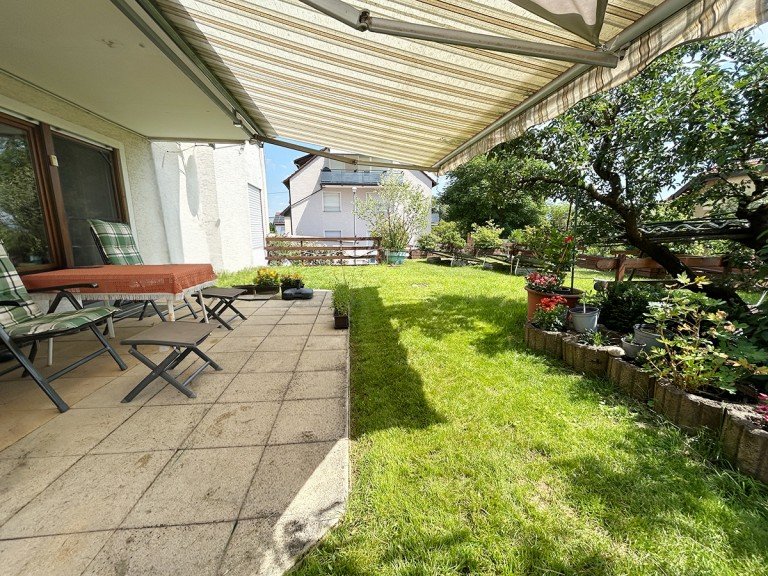 Garten und Terrasse Filderstadt / Harthausen Maisonettewohnung Filderstadt-Harthausen: 4,5-Zimmer-Mais.-Wohnung mit EBK, Terrasse, Hobbyraum und Garage