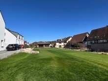 Blick auf Bauplatz Offene Bes. So. 09.08. von 11:30-12:30 Uhr:  Ihr neues Zuhause in Breitenstein -  hochwertige DHH 