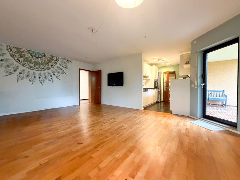 Gro�er Wohn-/Essbereich Stuttgart / Birkach Erdgeschosswohnung Ruhig, gr�n, sofort bezugsfrei: 2,5-Zimmer-Wohnung in Stuttgart-Birkach mit Balkon und Tiefgarage