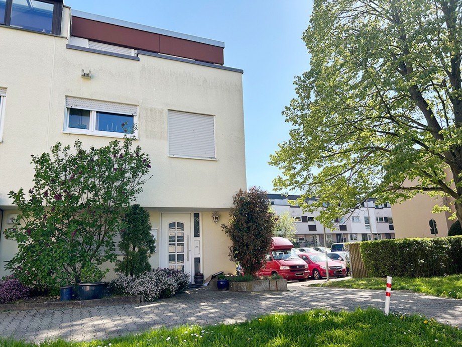 Eingangsseite Reiheneckhaus Ditzingen
