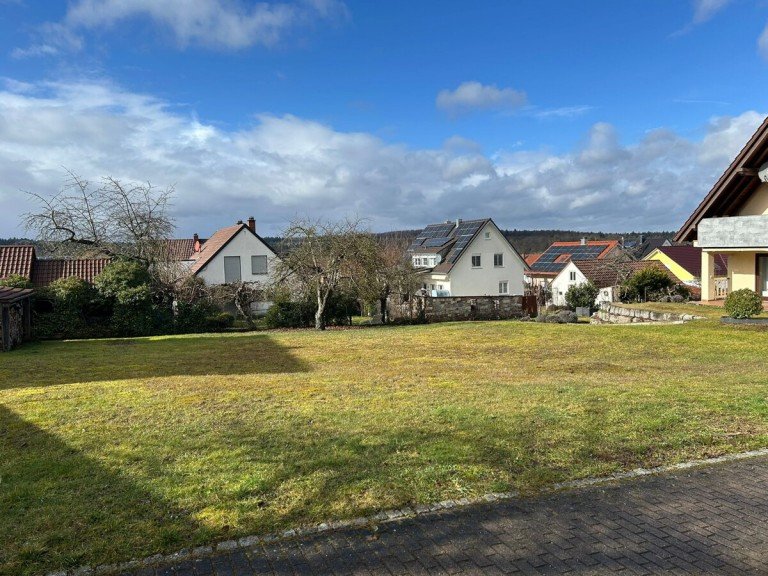 Blick auf das Baugrundst�ck Wurmberg / Neub�rental Grundst�ck Perfektes Baugrundst�ck f�r Ihr Einfamilienhaus in ruhiger gewachsener Lage von 75449 Wurmberg