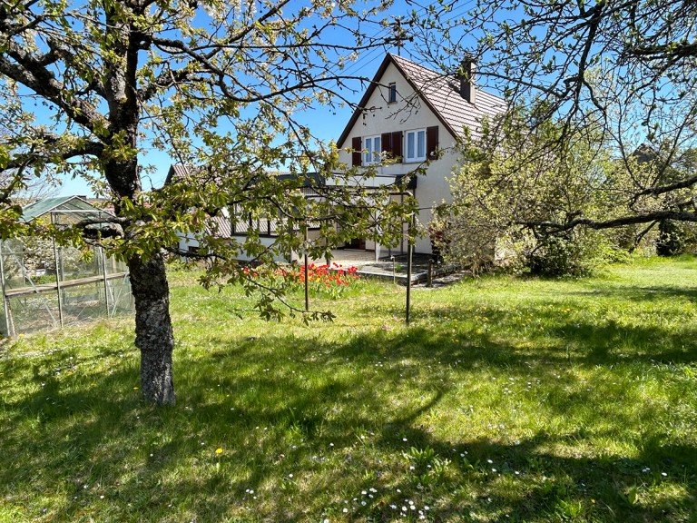 Herrlicher Garten Renningen / Malmsheim Einfamilienhaus Gartenparadies in Renningen-Malmsheim: Herrlich gelegenes EFH mit Sonnenterrassen und 2 Garagen