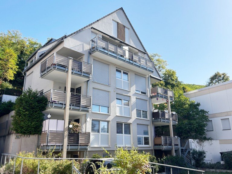 Geb�udeansicht Stuttgart-Obert�rkheim Terrassenwohnung S-Obert�rkheim: Zwischen Reben und Lebensgef�hl Hochwertige 4-Zi.-ETW, Terrasse, TG-Stellplatz