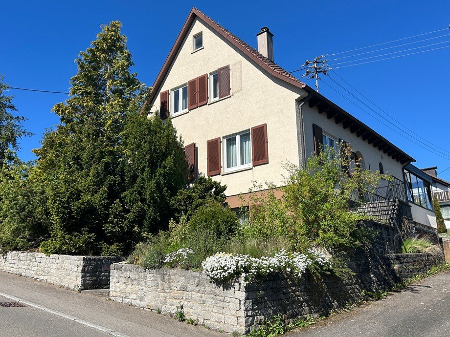 Ostansicht mit Vorgarten Einfamilienhaus Renningen / Malmsheim