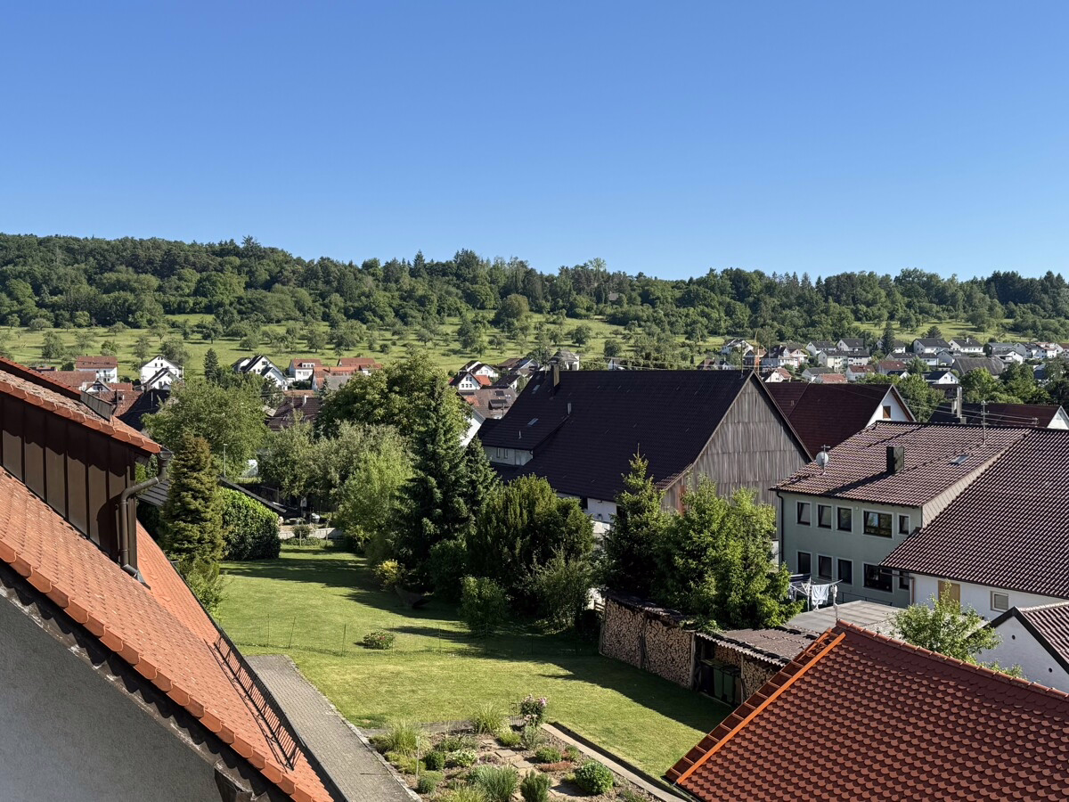 Ausblick vom Dachgeschoss - „Moderne Häuser die Herzen gewinnen“ Attraktive DHH in Heimsheim