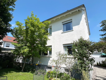 „Kaufen und Einziehen“ Gepflegtes 2 FH mit Garten direkt in Herrenberg, 71083 Herrenberg, Zweifamilienhaus