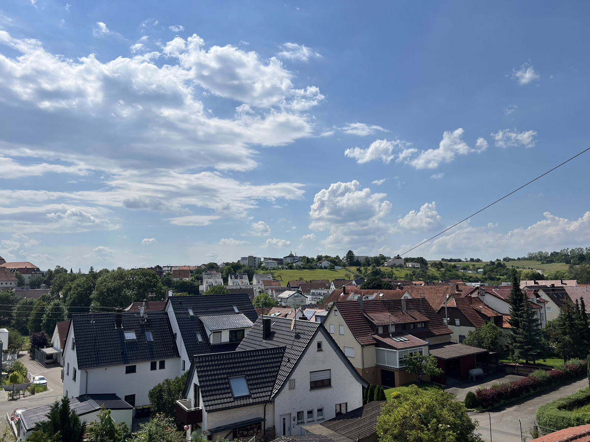 Ausblick vom Obergeschoss - „Moderne Häuser die Herzen gewinnen“ Attraktive DHH in Heimsheim