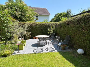 Herrenberg – sehr gepflegtes 2-FH in ruhiger Lage mit Terrassen, Garten & Doppelcarport, 71083 Herrenberg, Zweifamilienhaus