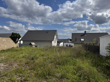 „Wohnen Sie in begehrter und ruhiger Lage mit GROSSEM Sonnengarten.“ Moderne DHH in S-Möhringen, 71282 Hemmingen, Einfamilienhaus