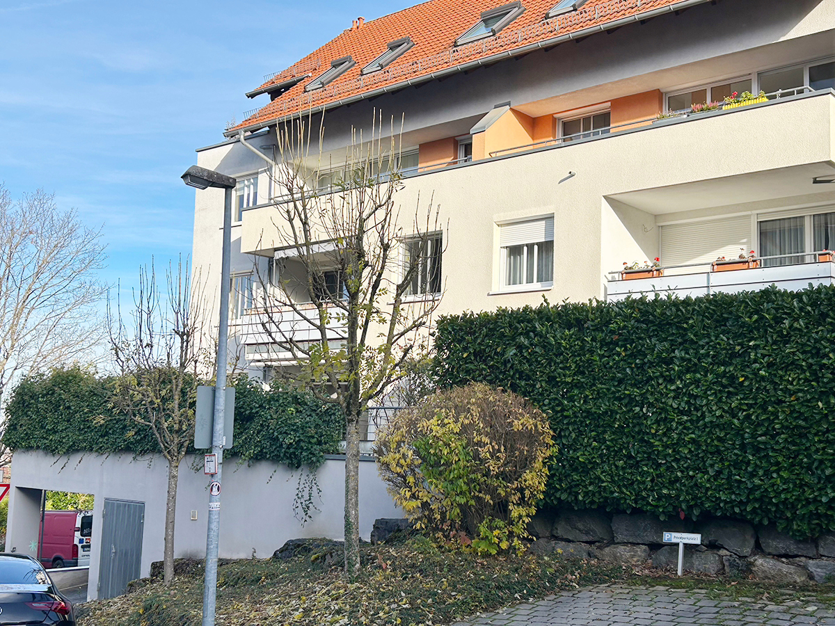 Westansicht - „Wohnen mit Gartenglück“ Filderstadt-Plattenhardt: Barrierefreie 4 Zimmer-ETW mit Terrasse