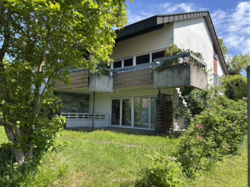 Lichtenwald: Renoviertes 3 Familienhaus in herrlicher Lage, mit Terrasse, Balkon und Doppelgarage, 73669 Lichtenwald / Hegenlohe, Mehrfamilienhaus