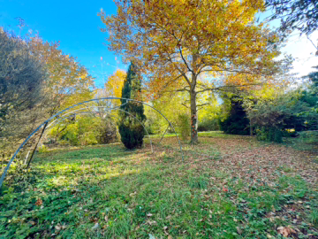 „Hohe Lebensqualität für die ganze Familie“ Helle und große DHH mit Gartenparadies in Möhringen, 70567 Stuttgart / Möhringen, Doppelhaushälfte